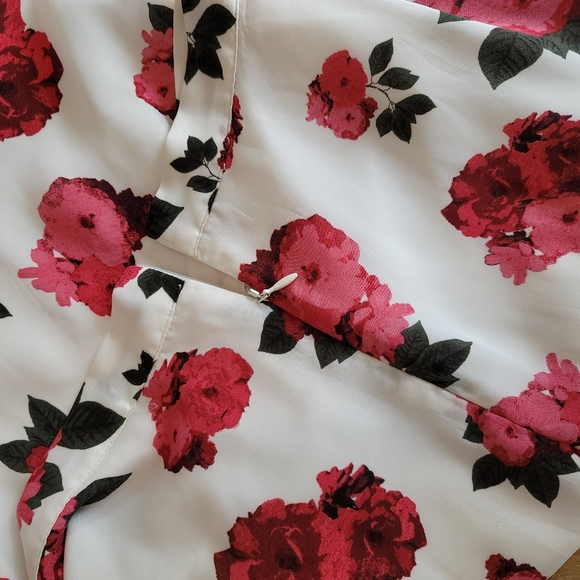 BB Dakota Floral Skirt Size 4 White with Pink Design Print - Picture 3 of 8